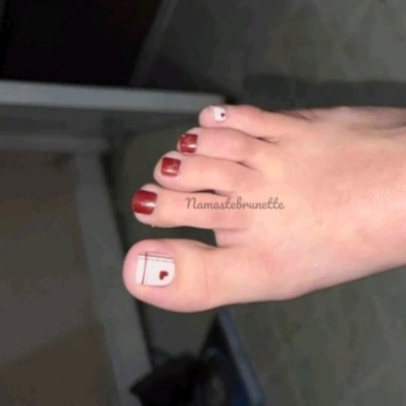 2/$16 Red Hearts To Press On Toenails - Picture 9 of 17